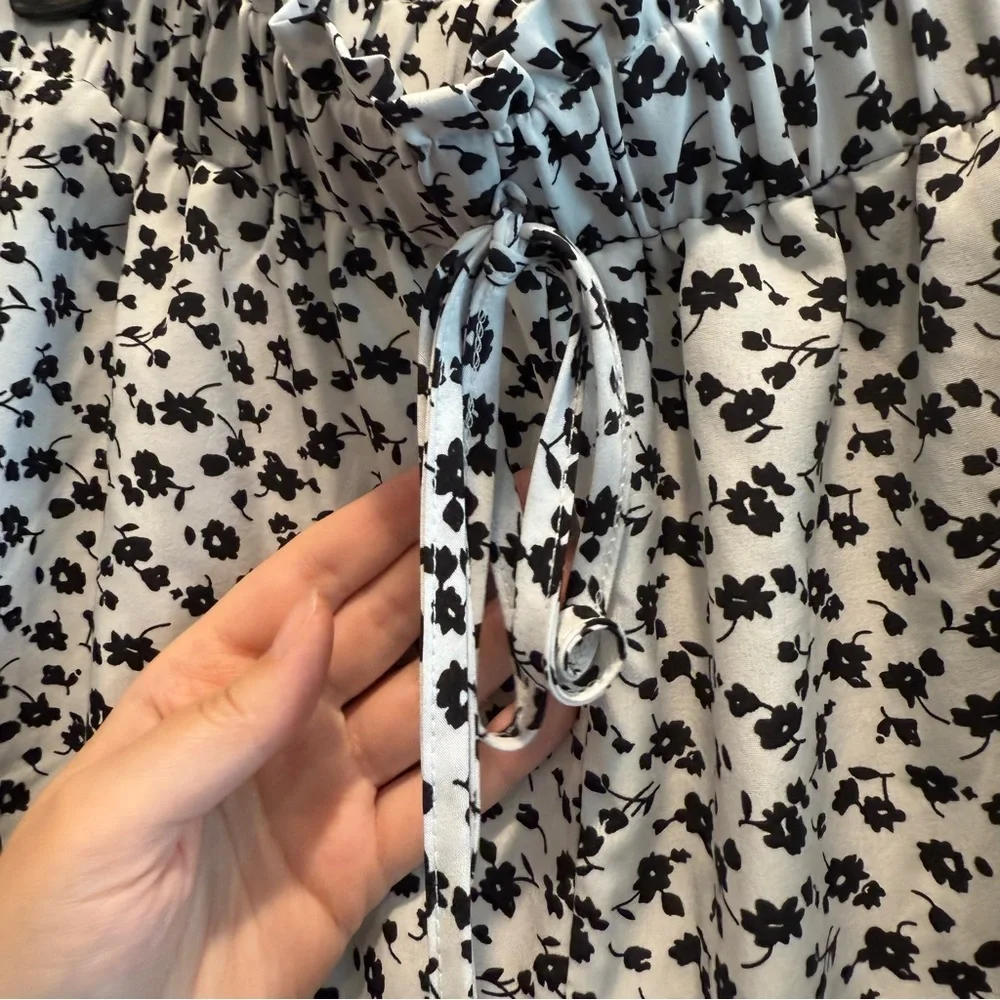 Black and White Floral Shorts - Picture 4 of 6